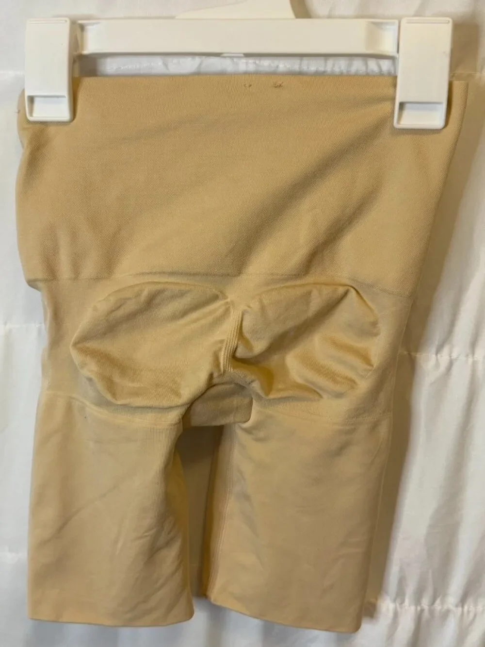 *NEW* ASSETS BY SPANX size MEDIUM Remarkable Results SHAPING SHORT compression